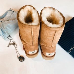 Ugg classic short boot ll / NWOT